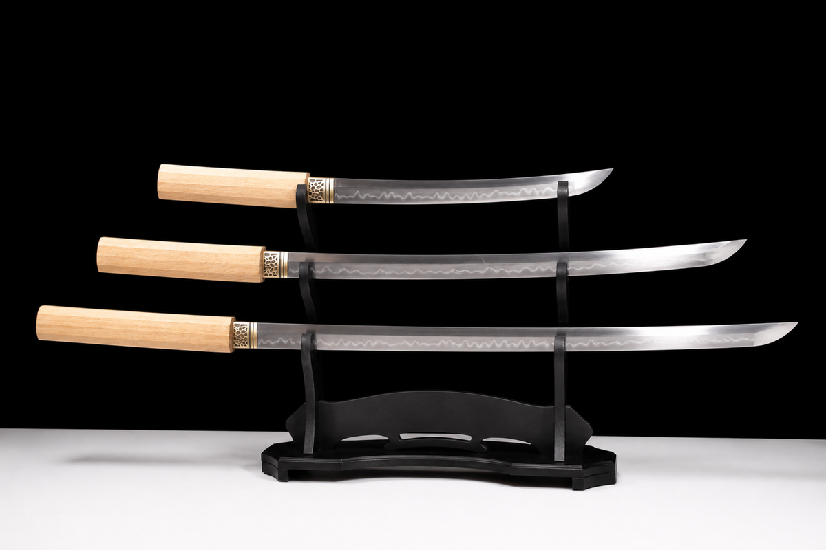 Unsharpened Three-Piece Collector Set — Clay-Tempered T10, Hexagonal White-Wood Saya — 三件套完整出鞘全景