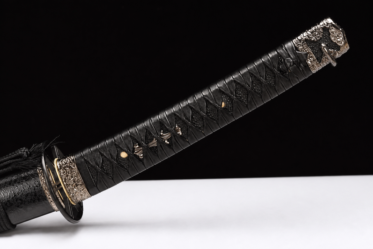 Unsharpened Curved-Tsuka Han-Tachi — Clay-Tempered T10, Alloy Fittings — tsuka and sageo detail
