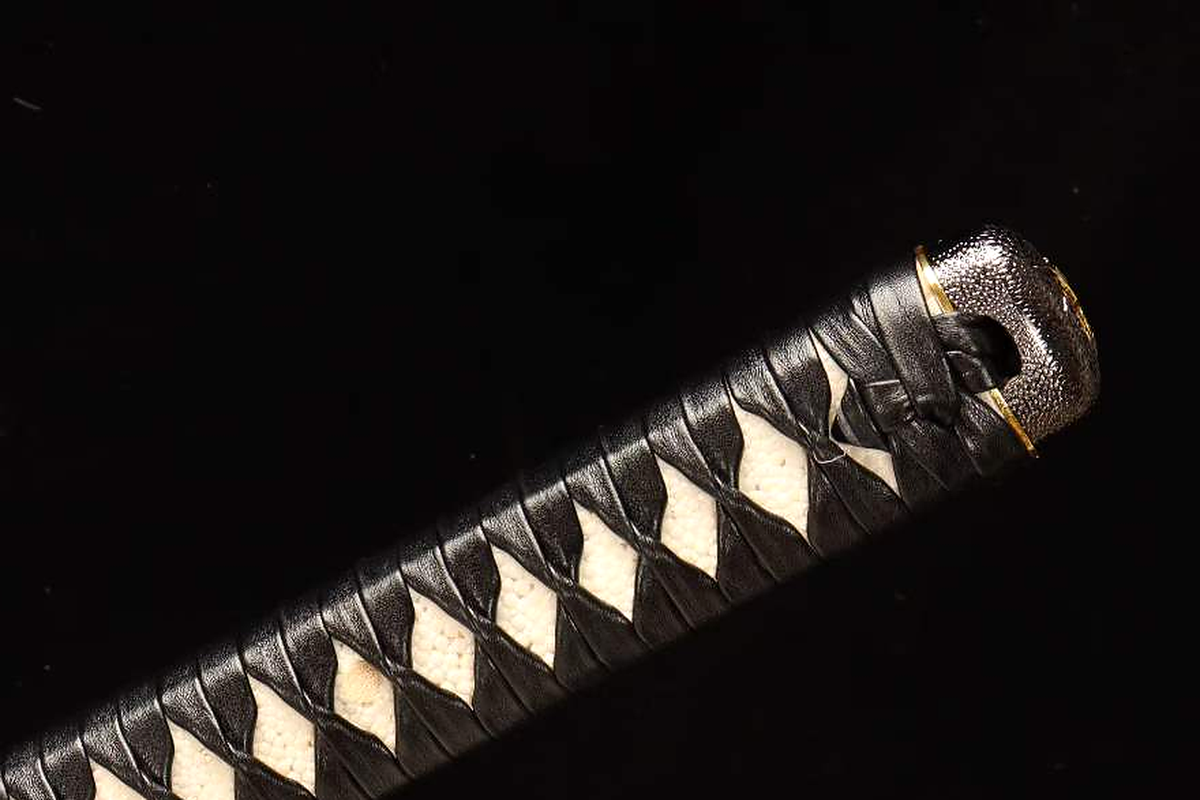 Mirror-Polished Katana — 5160 Spring Steel, Black Kamon Saya, Iron Tsuba — kashira detail