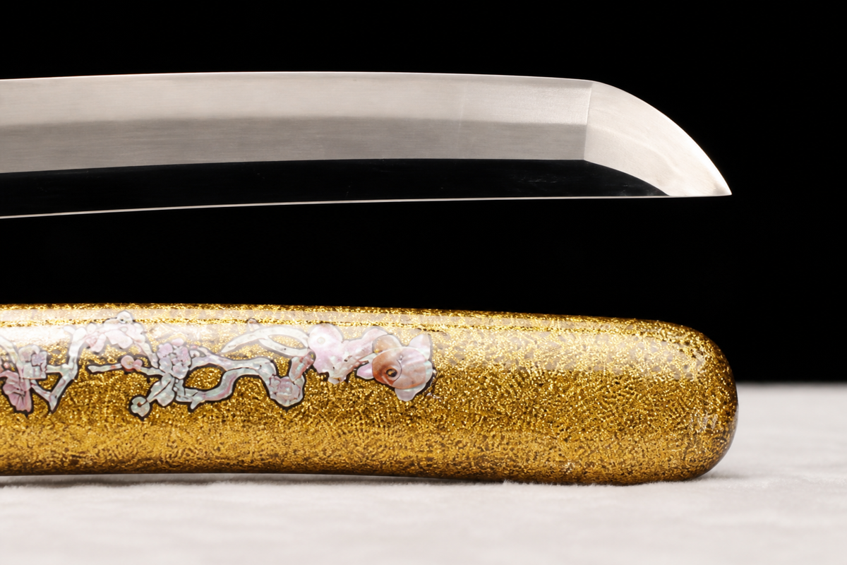 Unsharpened Golden-Crow Collector Wakizashi — Clay-Tempered, Red-Copper Tsuba — kissaki detail