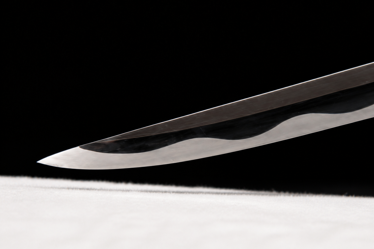 Unsharpened Patterned-Steel Collector Katana — Clay-Tempered, Aged Copper Fittings — kissaki polish detail