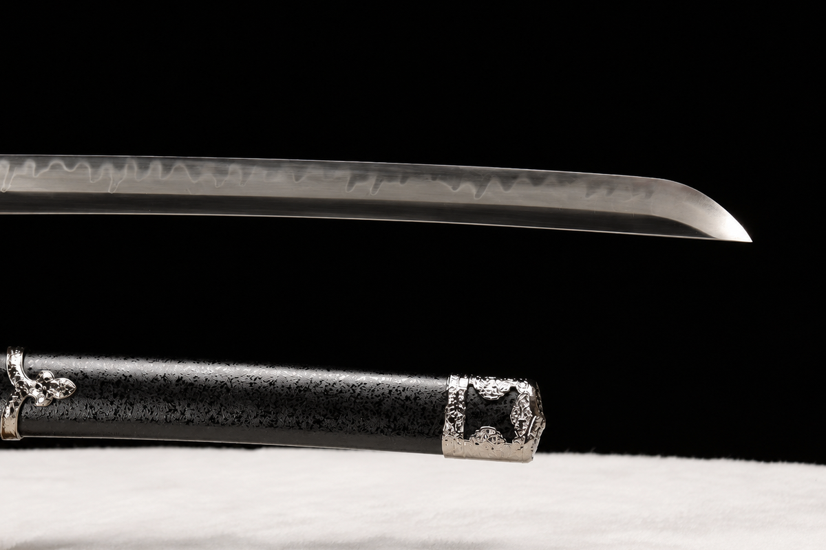 Unsharpened Curved-Tsuka Han-Tachi — Clay-Tempered T10, Alloy Fittings — kissaki detail