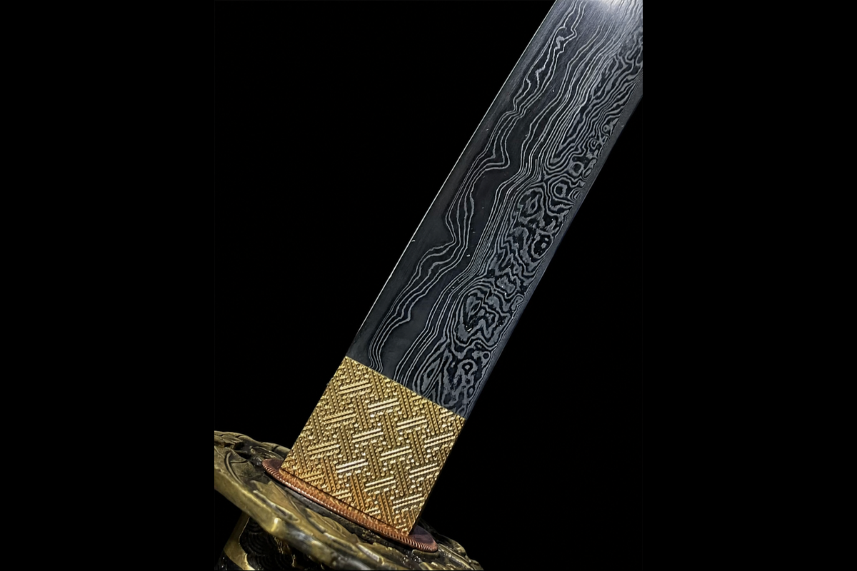 Plum Blossom Wakizashi — Sanmai T1095, Patterned Steel, Copper Fittings — blade and habaki grain detail