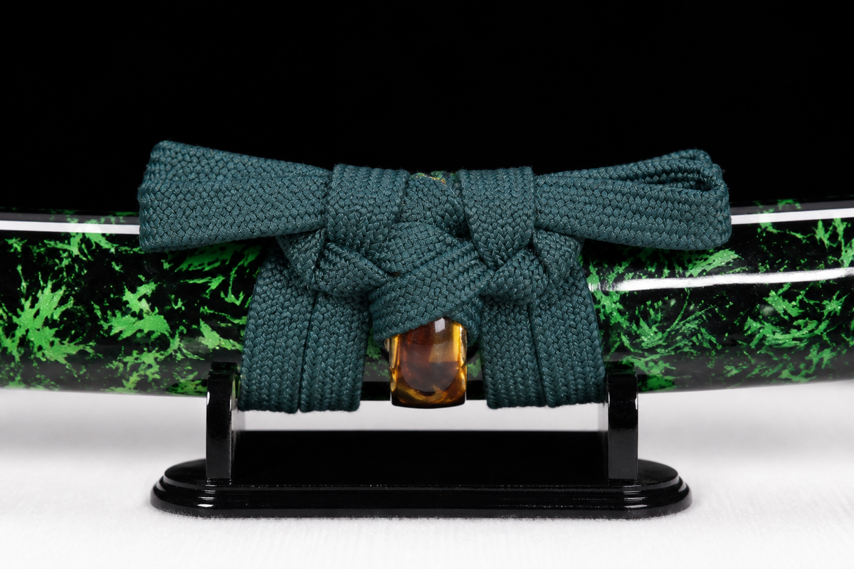 U-no-Kubi Wakizashi — Clay-Tempered T10, Copper Habaki — koiguchi and sageo detail