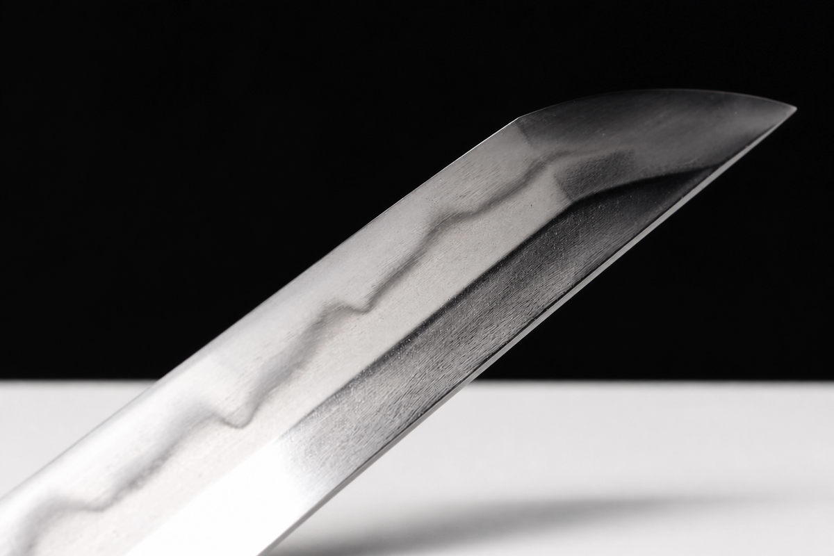 Deep-Curve Damascus Tachi — Clay-Tempered, Rayskin Saya — kissaki and polish detail